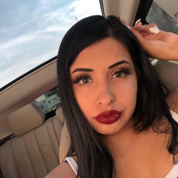 Meet your Posher, Samanntha - Picture 1 of 6